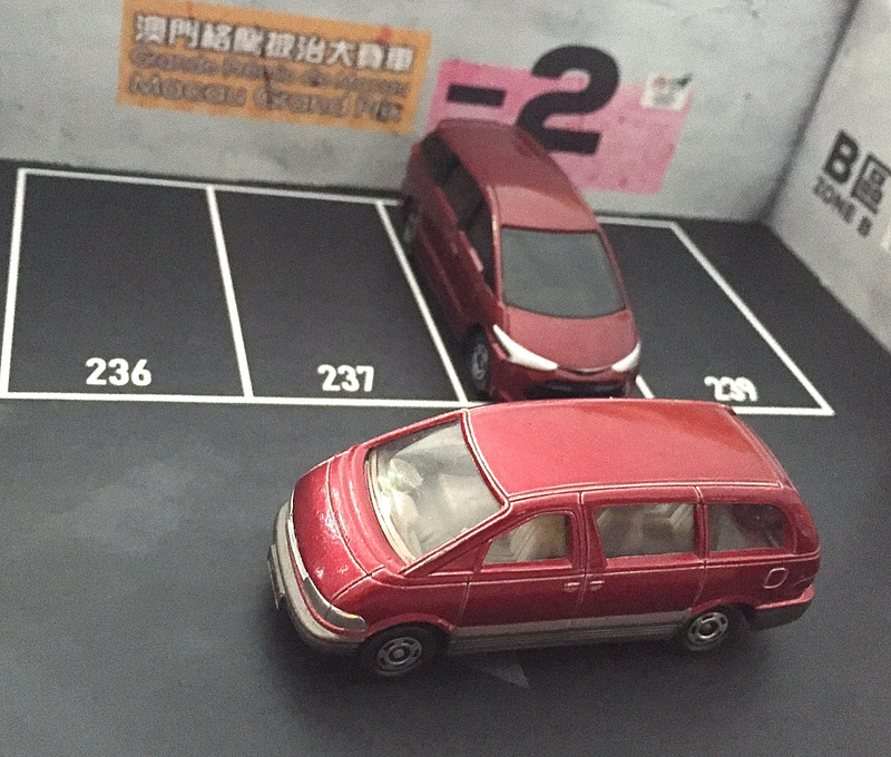 Illustration for article titled Then and Now : Tomica Toyota Estima 1992 & 2017